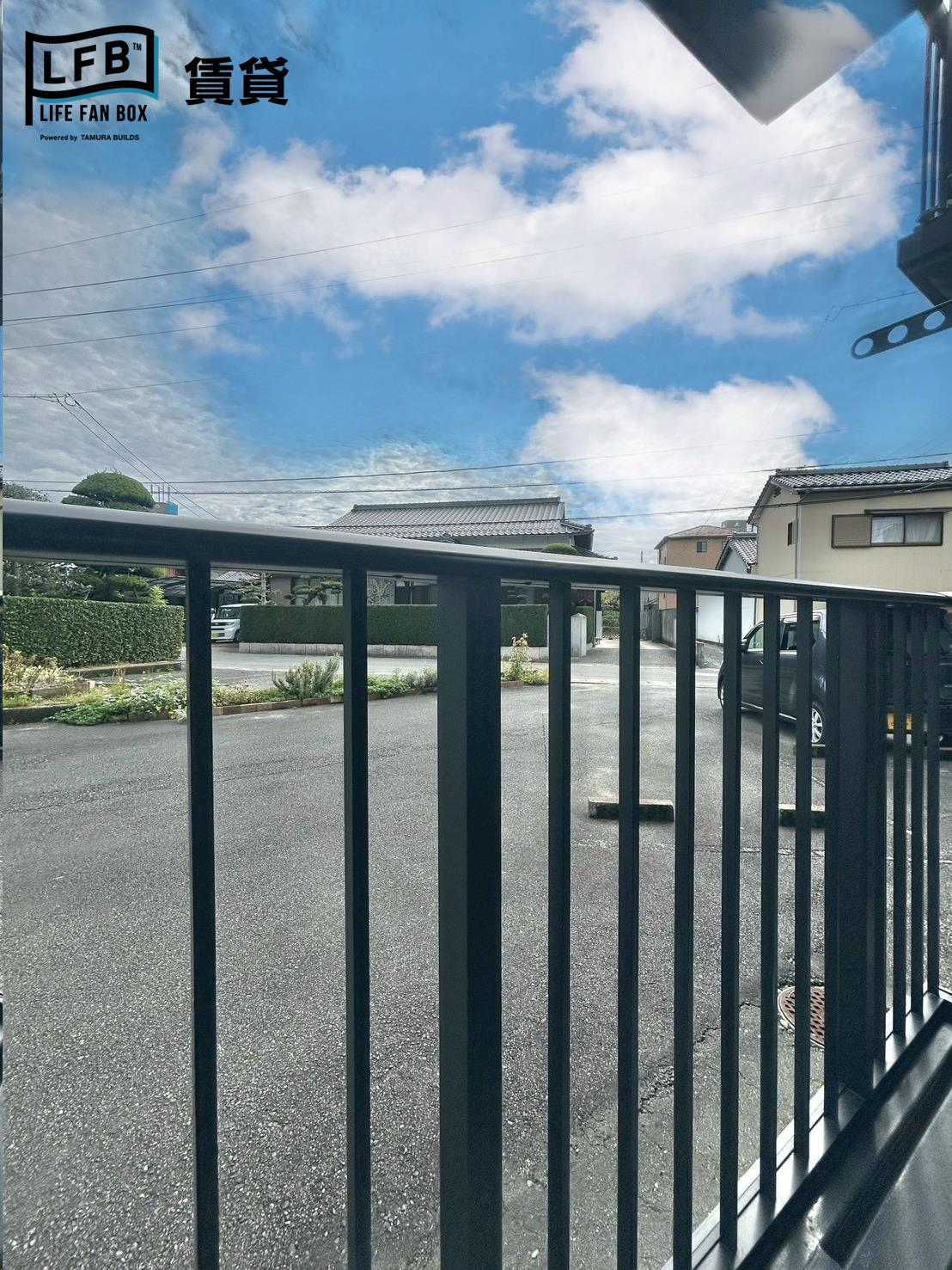バルコニー　※同間取り102号室の室内写真です。壁紙や床の色、仕様が異な
