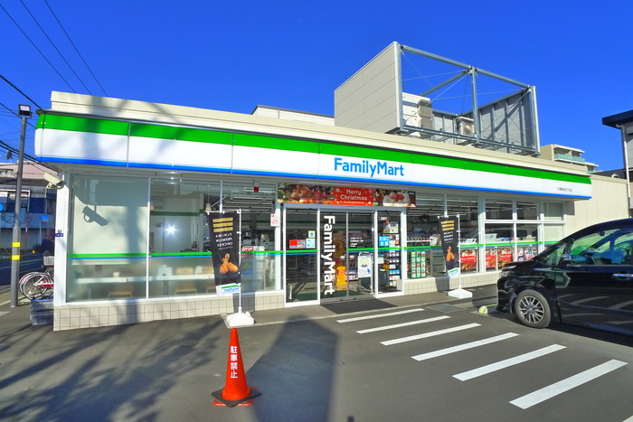 コンビニ　ファミリーマート（コンビニ）まで239m