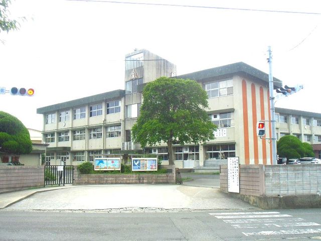 小学校　田川市立　大浦小学校（小学校）まで400m