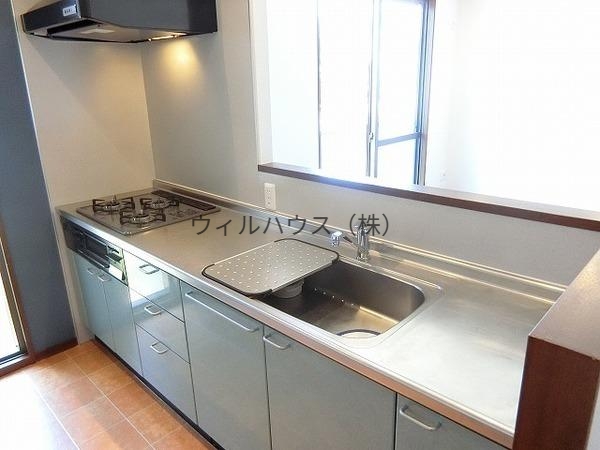 キッチン　３口コンロ付きシステムキッチン！