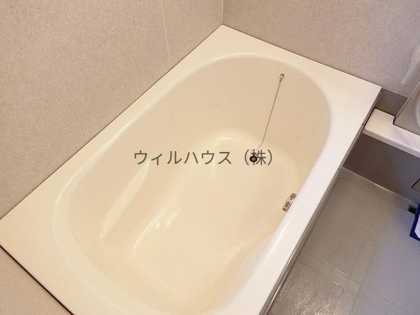 バス・シャワールーム　浴室乾燥機、追い焚き機能付きバス！