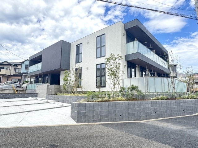 建物外観　オートロック完備