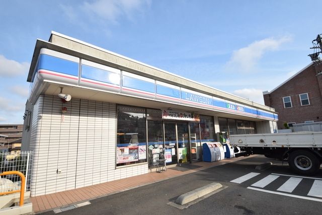 コンビニ　ローソン旭本村町店（コンビニ）まで877m