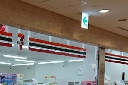 コンビニ　セブンイレブン堂島アバンザ店（コンビニ）まで126m