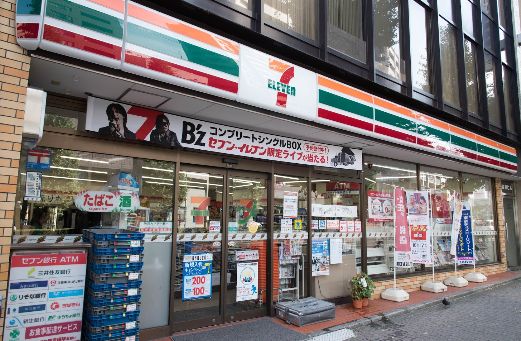 コンビニ　セブンイレブン台東根岸１丁目店（コンビニ）まで55m
