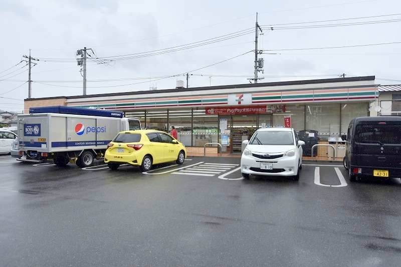 コンビニ　セブンイレブン安芸府中大通1丁目店（コンビニ）まで690m
