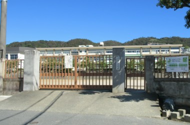 中学校　池田市立池田中学校（中学校）まで917m
