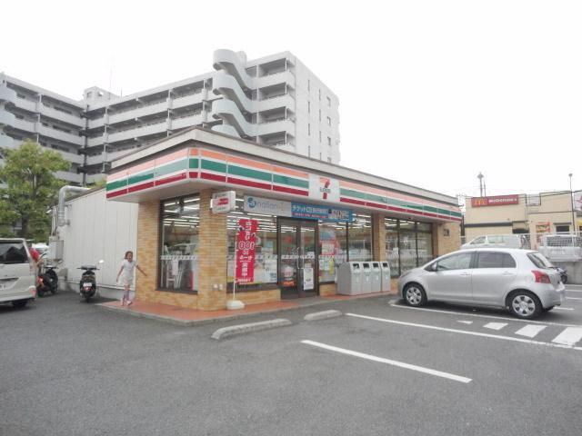 コンビニ　セブンイレブン（コンビニ）まで605m