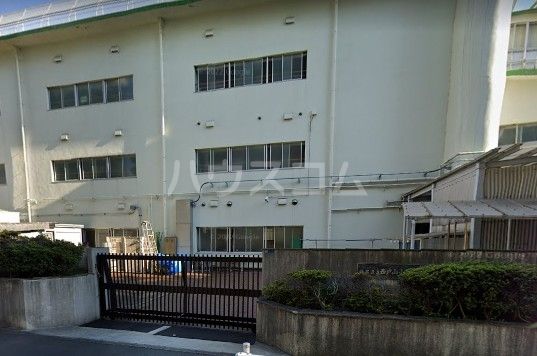 小学校　新宿区立西戸山小学校（小学校）まで383m