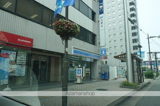 コンビニ　ローソン（コンビニ）まで712m