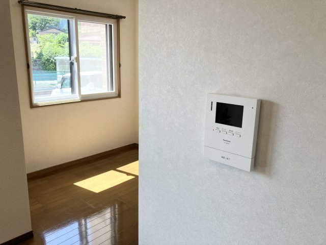 セキュリティ　TVモニター付きインターホン設置済み。防犯対策にも有効です。