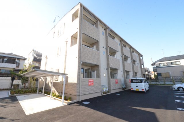 建物外観　敷地内に駐車場があります！