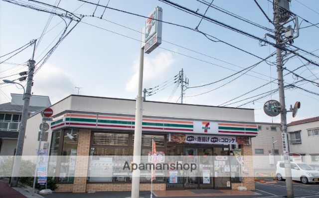 コンビニ　セブンイレブン（コンビニ）まで218m
