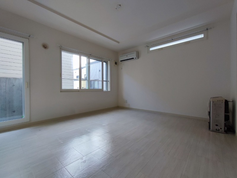 居室・リビング　広くてキレイなお部屋が広がっていて、充実した生活が送れそう。