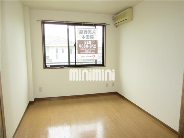 居室・リビング　南に面していて明るいお部屋です
