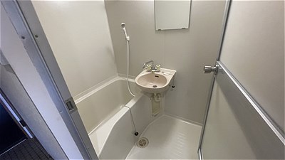 バス・シャワールーム　シンプルで機能的なユニットバスです！