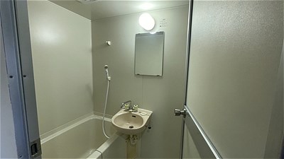 洗面設備　浴室内に洗面台付き！
