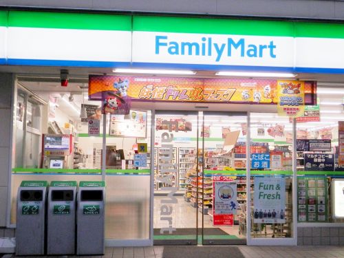 コンビニ　ファミリーマート 大島中央銀座店（コンビニ）まで205m