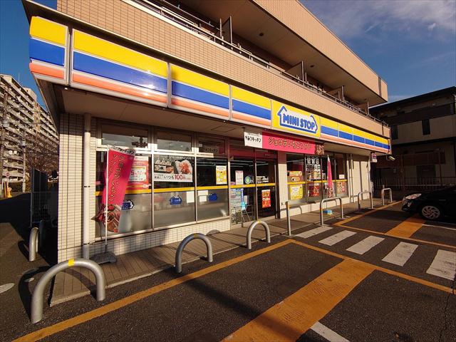 コンビニ　ミニストップ（コンビニ）まで671m
