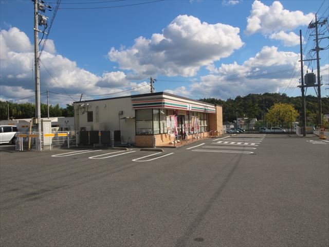コンビニ　セブンイレブン東広島八本松磯松店（コンビニ）まで763m
