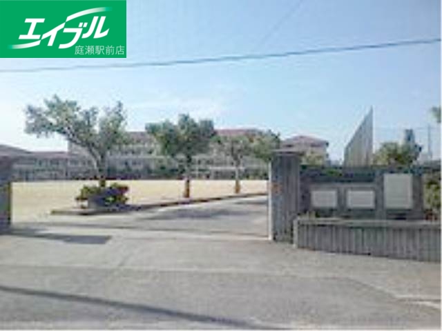 中学校　倉敷市立新田中学校（中学校）まで752m