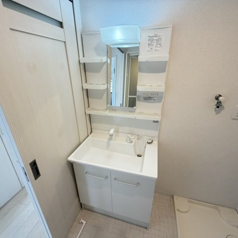 洗面設備　独立洗面台で身支度をすべて済ませてしまいましょう