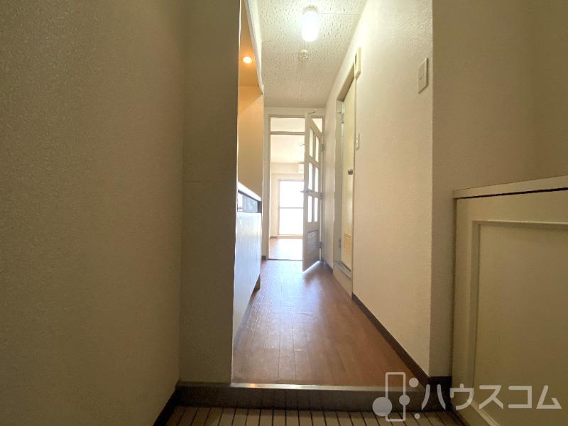 玄関　玄関を一歩入ると・・・こんな感じです。