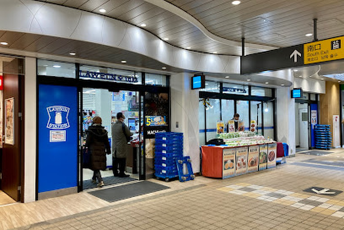 コンビニ　LAWSON＋toks 長津田店（コンビニ）まで800m