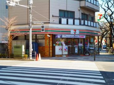 コンビニ　セブンイレブン 西日暮里六丁目店（コンビニ）まで68m