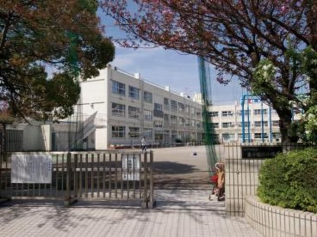 小学校　江戸川区立東小松川小学校（小学校）まで633m