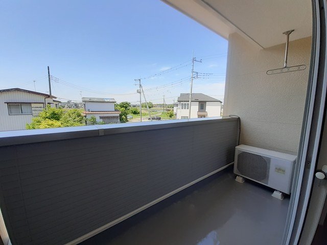 バルコニー　外からの目が気にならないバルコニーで洗濯物が干せます