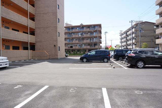 駐車場　【敷地内駐車場】