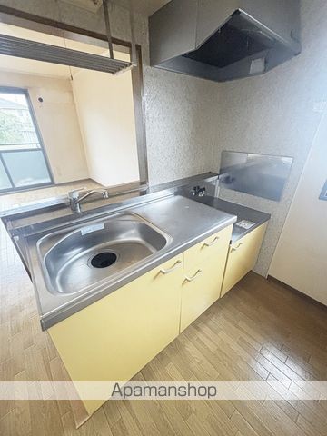 ＪＲ東海道本線 焼津駅 バス乗車時間：12分 最寄りバス停で下車 徒歩1分 2階建 築33年のキッチン写真