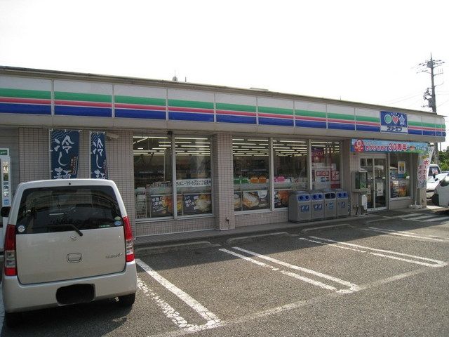 コンビニ　スリーエフ（コンビニ）まで565m