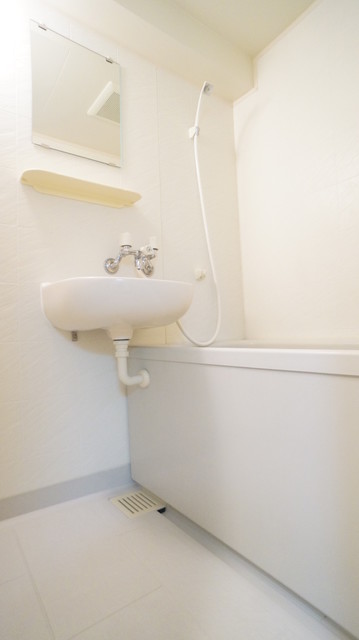 バス・シャワールーム　参考写真（同建物別部屋のものです）