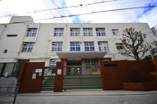 小学校　大阪市立高松小学校（小学校）まで358m
