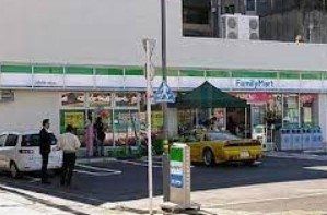 コンビニ　ファミリーマート小豆沢環八通り店（コンビニ）まで370m