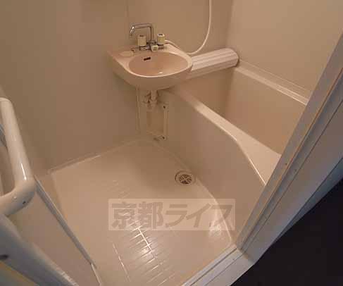 バス・シャワールーム　お風呂も綺麗に改装されてます！