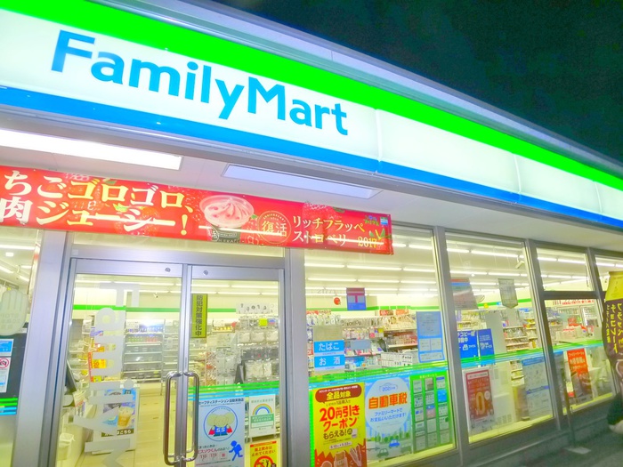 コンビニ　ファミリーマート（コンビニ）まで500m