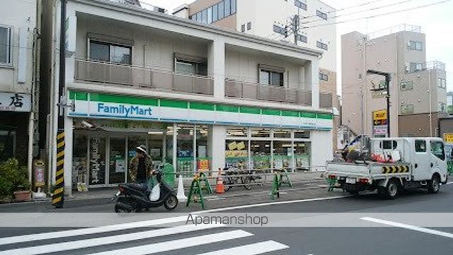 コンビニ　ファミリーマート石神井公園駅南口店（コンビニ）まで125m