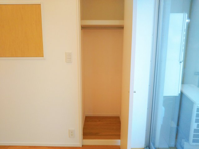 収納　写真は同タイプ住居です