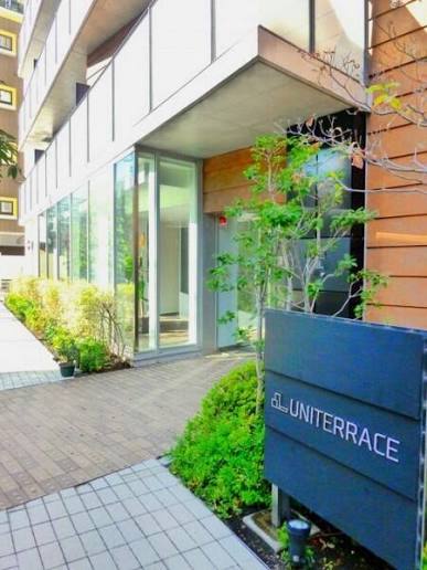 エントランス　建物の内部です