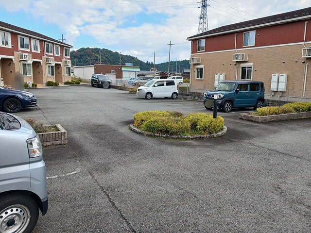 駐車場　敷地内駐車場完備！