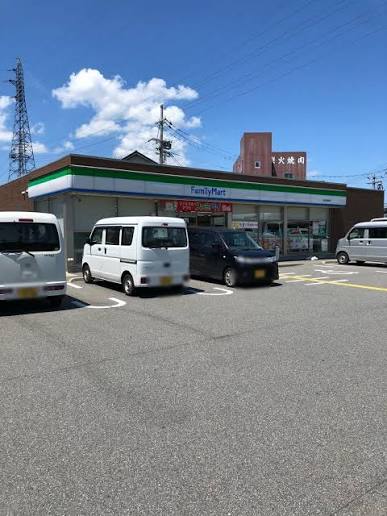 コンビニ　ファミリーマート日高町鶴岡店（コンビニ）まで115m
