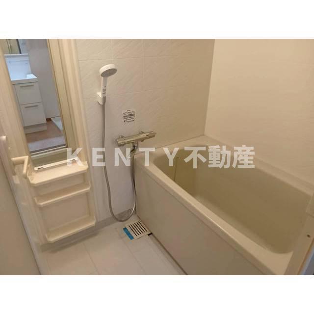 バス・シャワールーム　コンパクトで使いやすいお風呂です