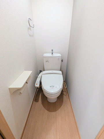 トイレ　温水洗浄暖房便座付き