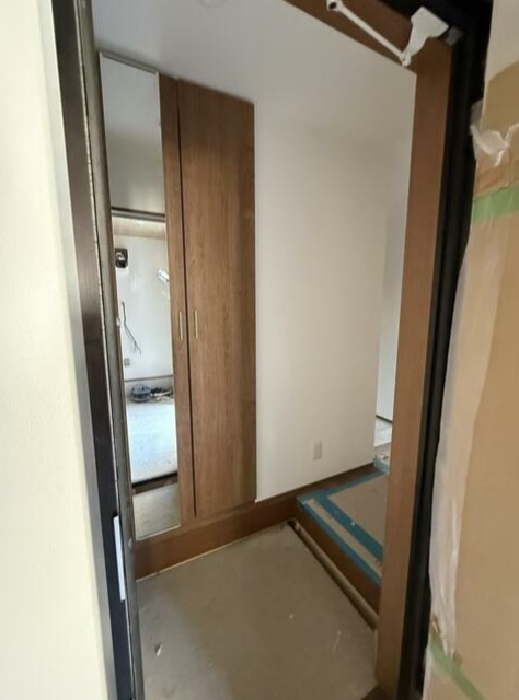 玄関　完成前の写真となります。