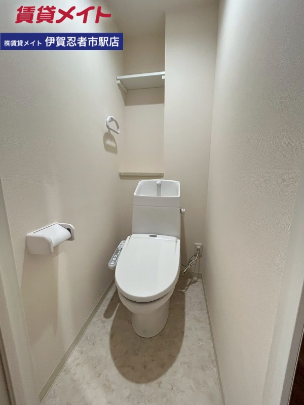 トイレ　別部屋参考写真となります。