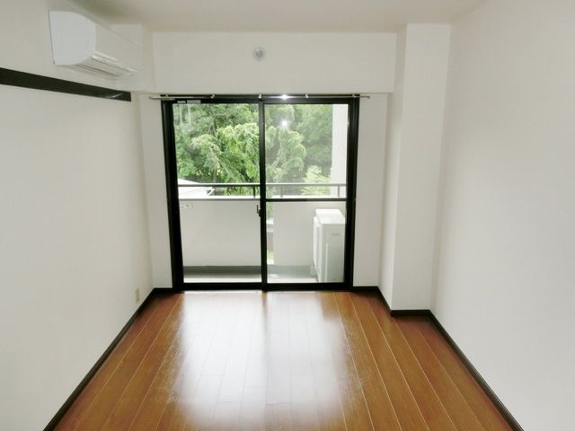 その他部屋・スペース　★南向きで日当たり良好な洋室です★