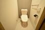 トイレ　落ち着いた色調のトイレです